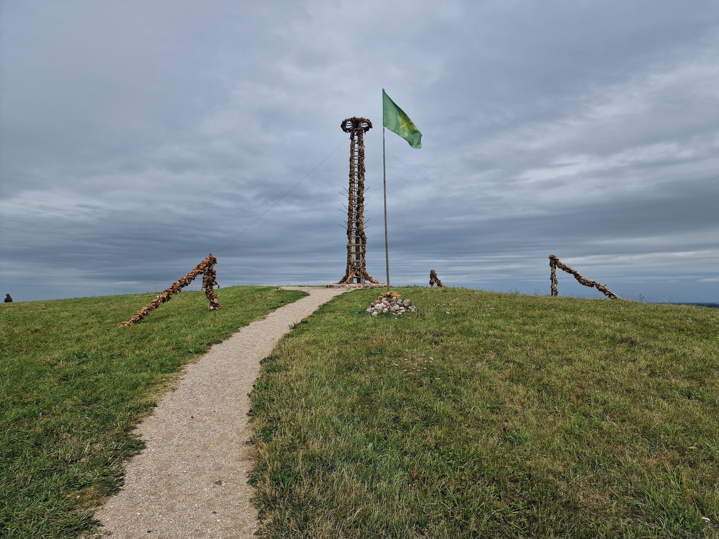 Šatrija Hill (Šatrijos piliakalnis / Šatrijos kalnas)